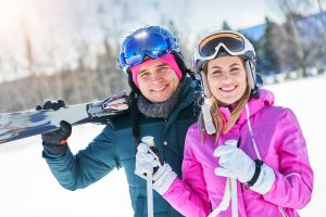 jeune couple au ski
